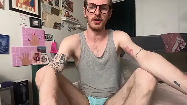 Snapshot of gnickname chatting on July 18, 1:03 am gnickname online show from July 18, 1:03 am