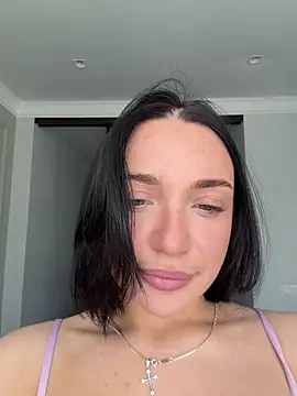 LucyHotty  online show from April 23, 7:37 am