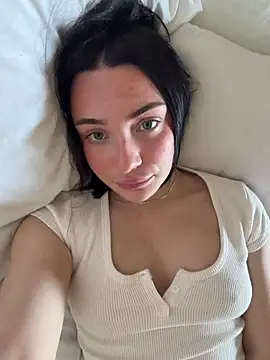LucyHotty  online show from May 20, 8:00 am
