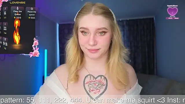 Snapshot of AliceMilr chatting on May 18, 9:58 am AliceMilr online show from May 18, 9:58 am