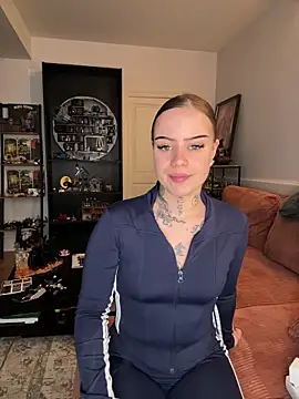 liloutatoou online show from April 22, 1:07 pm