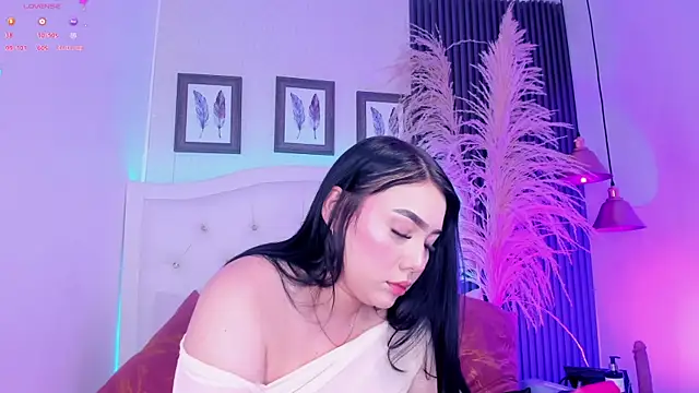 kitty bluuee online show from June 14, 3:19 am