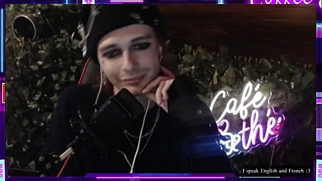 SkinnyAlex1312 online show from April 15, 2:32 pm