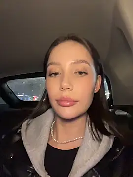 BabyFawn online show from April 10, 6:04 pm