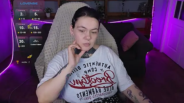 QwertyAnnie Lbo online show from April 13, 5:11 am