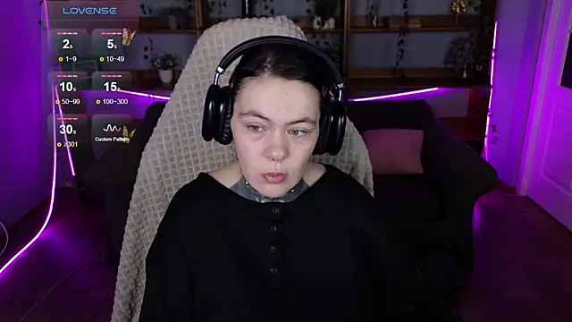 QwertyAnnie Lbo online show from April 10, 1:34 am