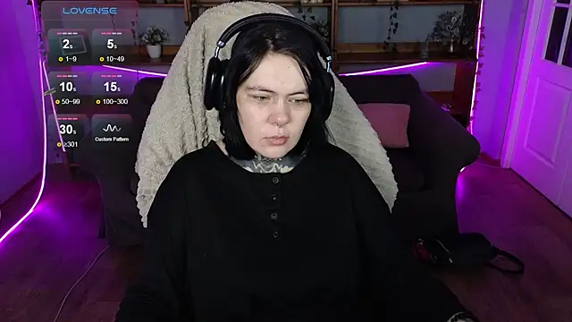 QwertyAnnie Lbo online show from April 12, 1:20 am