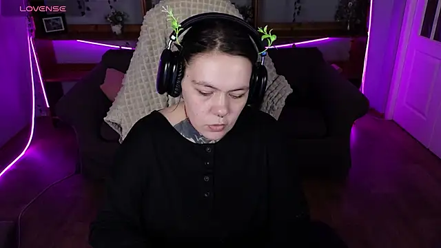 QwertyAnnie Lbo online show from April 19, 3:02 pm