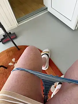 elysmay online show from April 9, 10:10 am