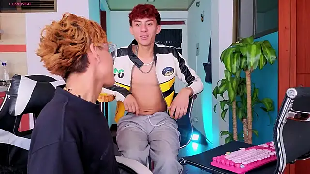 Ryan y tony online show from April 9, 6:47 pm