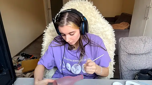 LueIvins online show from April 14, 8:19 am