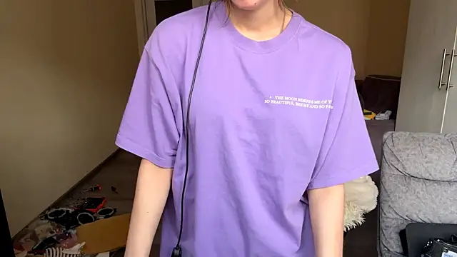 LueIvins online show from April 18, 4:04 am