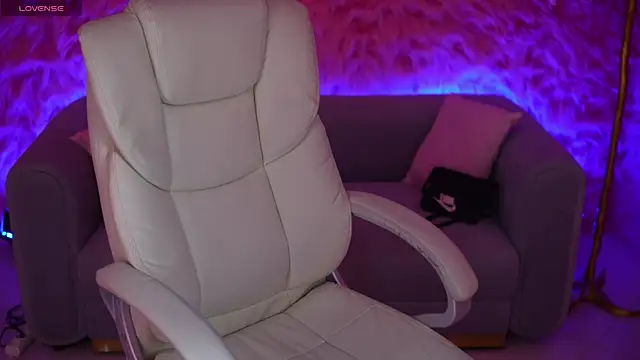 MeJessieDream online show from April 18, 6:05 am