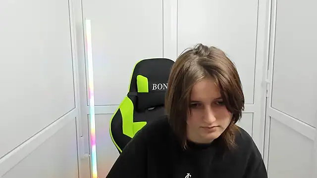 GoldenKiss online show from April 12, 7:11 am