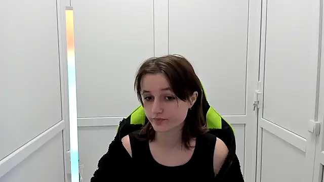 GoldenKiss online show from April 13, 6:28 am