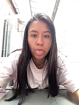 Snapshot of chloe-disire chatting on June 3, 5:17 pm chloe-disire online show from June 3, 5:17 pm