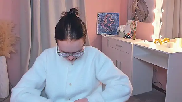 ErmaCurlis online show from April 10, 11:17 am