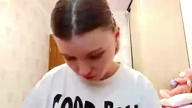 Snapshot of HomingClone chatting on April 9, 2:34 pm HomingClone online show from April 9, 2:34 pm