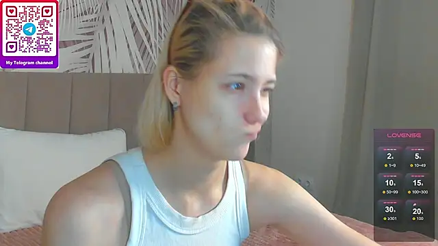 Snapshot of Lizzyvega chatting on May 14, 1:57 am Lizzyvega online show from May 14, 1:57 am