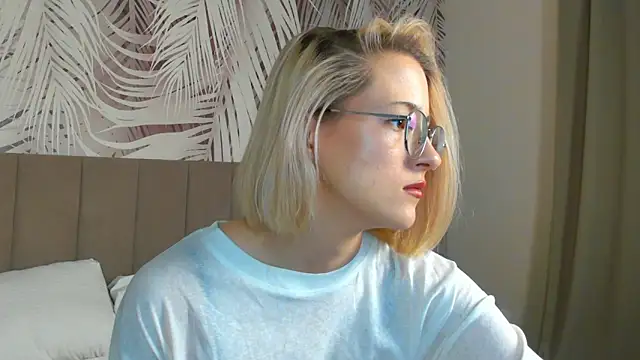 Snapshot of Lizzyvega chatting on April 16, 1:50 am Lizzyvega online show from April 16, 1:50 am