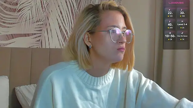 Snapshot of Lizzyvega chatting on May 5, 1:52 am Lizzyvega online show from May 5, 1:52 am