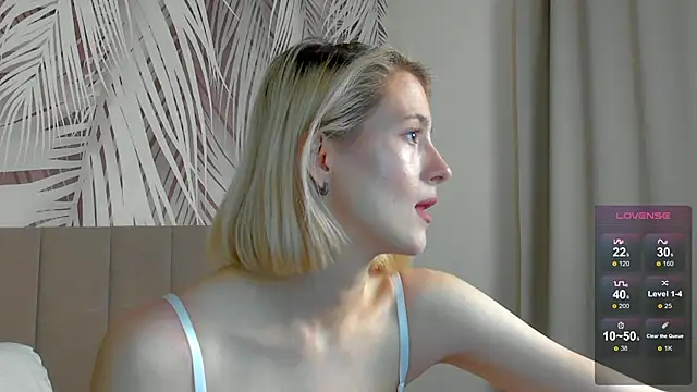 Snapshot of Lizzyvega chatting on May 8, 1:53 am Lizzyvega online show from May 8, 1:53 am