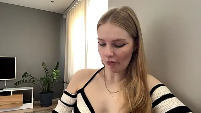 Snapshot of PlasaRima chatting on June 11, 12:01 am PlasaRima online show from June 11, 12:01 am