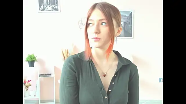 Snapshot of FallonGarza chatting on April 10, 8:54 am FallonGarza online show from April 10, 8:54 am