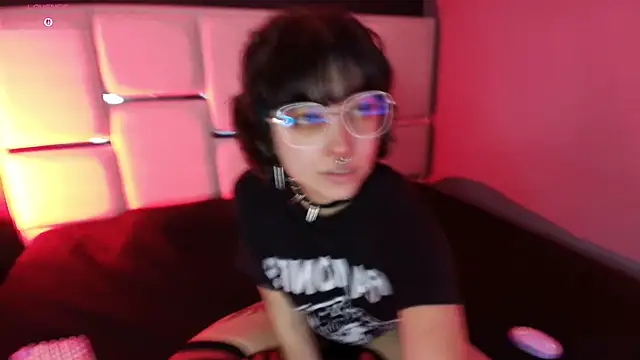 BadEmyXO online show from June 20, 4:17 am