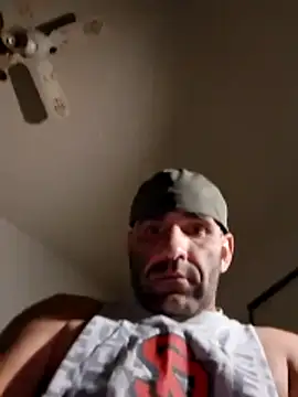 Snapshot of fitguy4u chatting on June 1, 4:13 am fitguy4u online show from June 1, 4:13 am