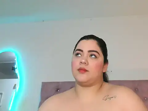 laurenlaine online show from April 13, 2:43 pm