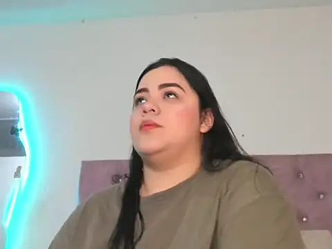 laurenlaine online show from April 14, 2:00 pm