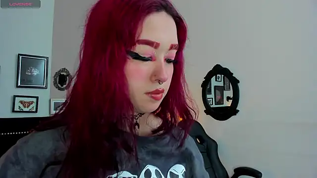 Snapshot of Leah_cherry chatting on June 16, 8:20 pm Leah cherry online show from June 16, 8:20 pm