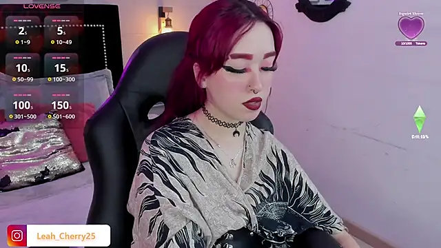Snapshot of Leah_cherry chatting on June 19, 9:53 pm Leah cherry online show from June 19, 9:53 pm