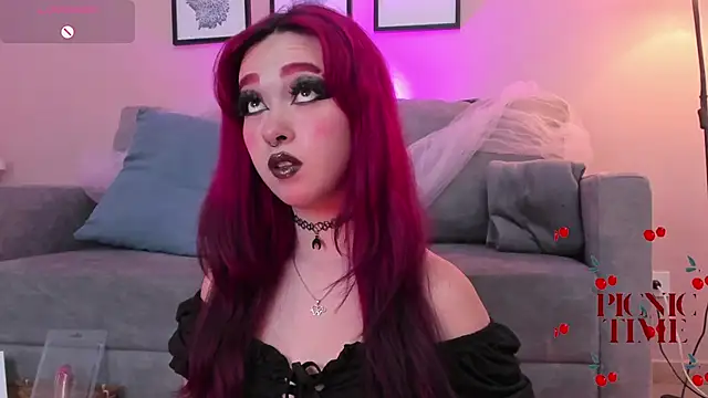 Snapshot of Leah_cherry chatting on June 18, 10:26 pm Leah cherry online show from June 18, 10:26 pm