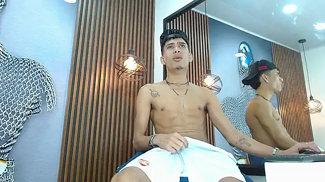 Snapshot of Skinny_cute_Alyer chatting on April 28, 2:27 am Skinny cute Alyer online show from April 28, 2:27 am