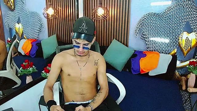 Skinny cute Alyer online show from May 31, 2:17 am