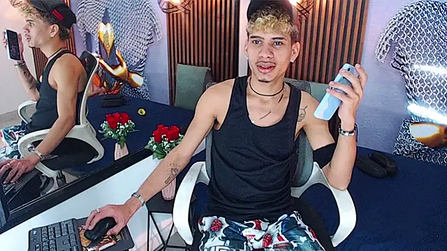 Snapshot of Skinny_cute_Alyer chatting on May 28, 3:03 am Skinny cute Alyer online show from May 28, 3:03 am