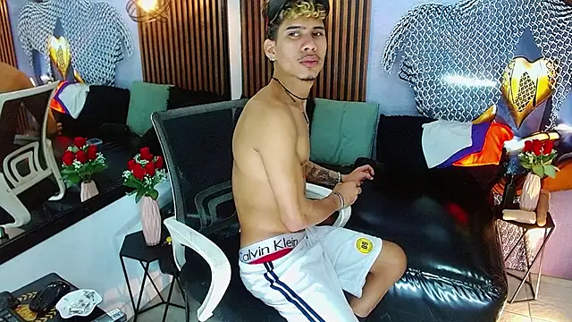 Skinny cute Alyer online show from June 2, 2:11 am