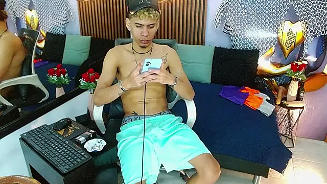 Skinny cute Alyer online show from June 3, 2:45 am