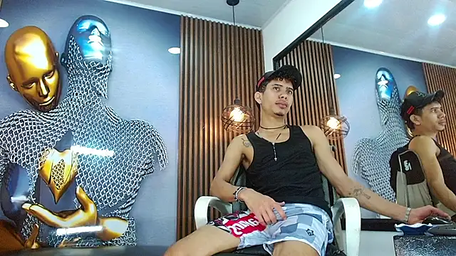 Snapshot of Skinny_cute_Alyer chatting on May 14, 2:30 am Skinny cute Alyer online show from May 14, 2:30 am