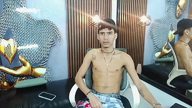 Snapshot of Skinny_cute_Alyer chatting on May 6, 2:04 am Skinny cute Alyer online show from May 6, 2:04 am