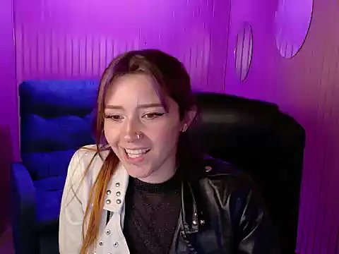 Snapshot of Emily_Cherry_ chatting on May 11, 6:38 pm Emily Cherry online show from May 11, 6:38 pm