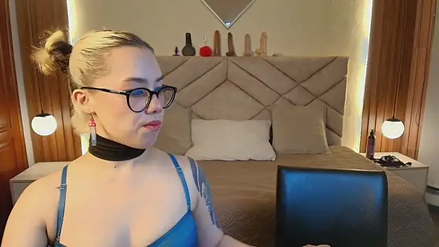 NoahAndGaia online show from May 28, 7:42 pm