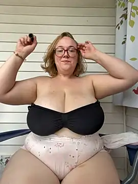Snapshot of Kenzibb3 chatting on July 11, 3:56 pm Kenzibb3 online show from July 11, 3:56 pm