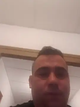 Snapshot of Ismael993A chatting on May 9, 11:24 am Ismael993A online show from May 9, 11:24 am