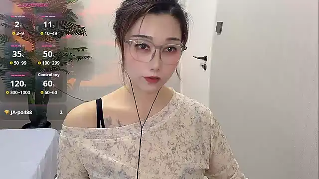 Yunxi- online show from May 12, 2:23 pm