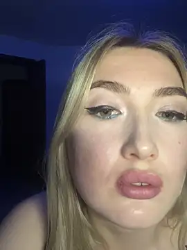 Snapshot of Mira_royy chatting on May 27, 5:53 pm Mira royy online show from May 27, 5:53 pm