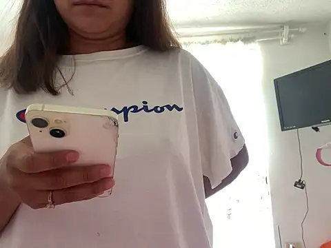 SolMlrena online show from June 3, 3:50 pm