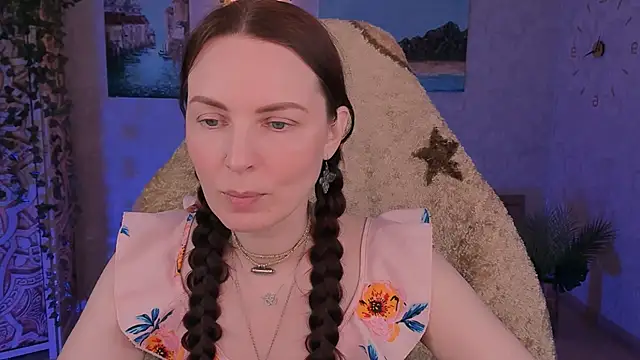 LanaRadiance online show from May 8, 8:18 am